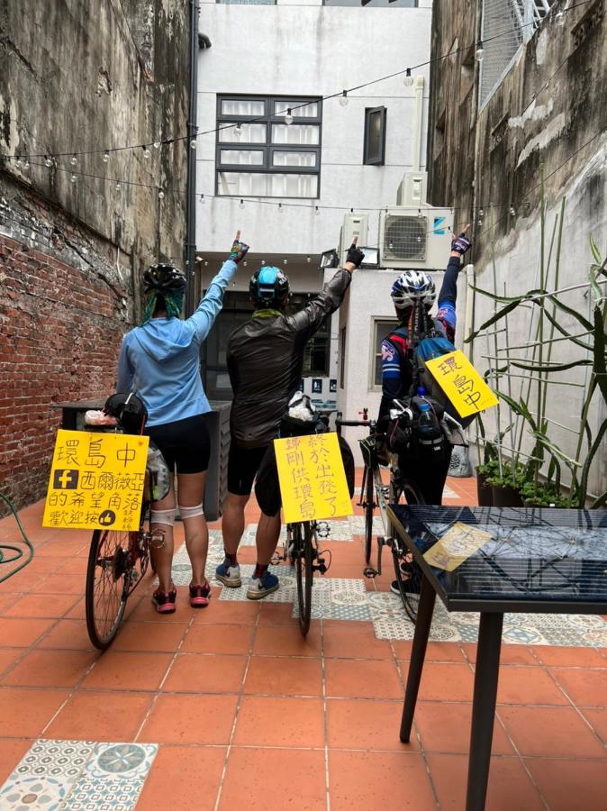 Local Backpacker Hostel Tainan Exterior photo