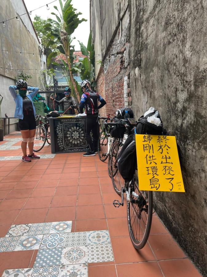 Local Backpacker Hostel Tainan Exterior photo