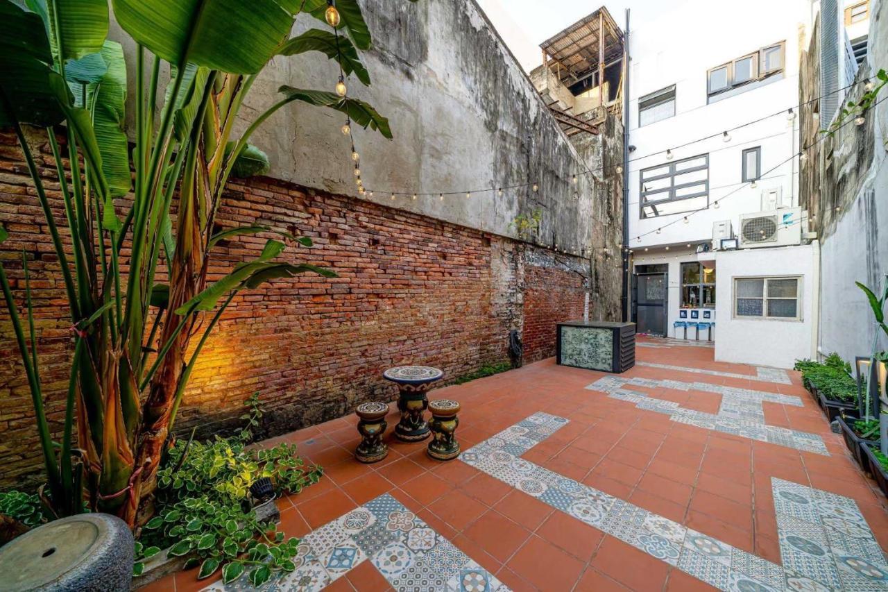 Local Backpacker Hostel Tainan Exterior photo