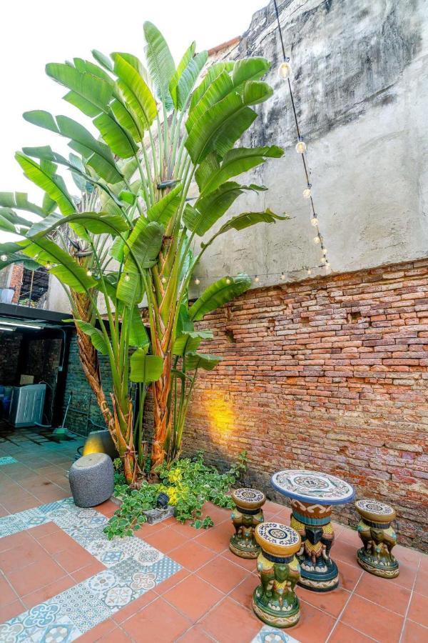 Local Backpacker Hostel Tainan Exterior photo